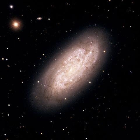 starburstspiralgalaxiengc1792.jpg